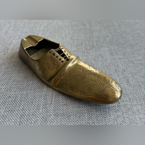 Vintage Brass Engraved Handcrafted Shoe Shape Ashtray, Paperweight, Collectible - Picture 1 of 8